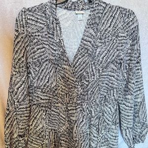 Long sleeve, cinches at waist, collar, front opening